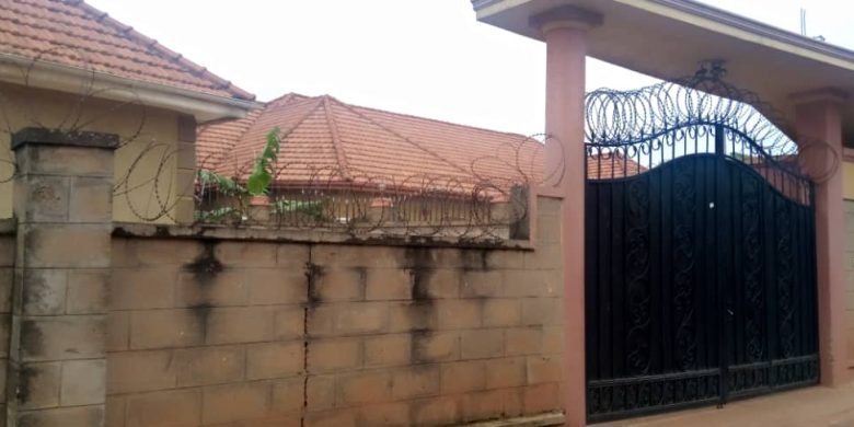 3 houses for sale in Komamboga Kyanja 30 decimals at 1 billion shillings