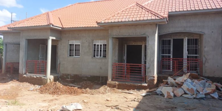 6 rental units for sale in Kyanja Komamboga 4m monthly at 250m shillings