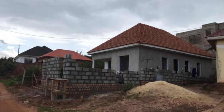 3 bedroom house for sale in Kira Nsasa 8 decimals at 130m