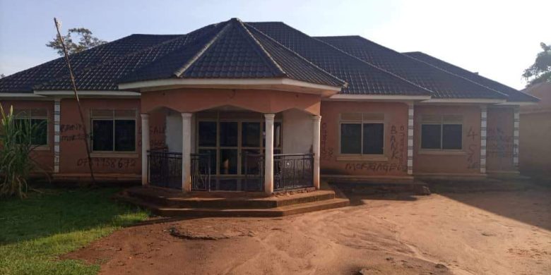 4 bedroom house for sale in Gayaza 100x100ft at 400m