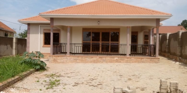 4 bedroom house for sale in Buwate at 310m