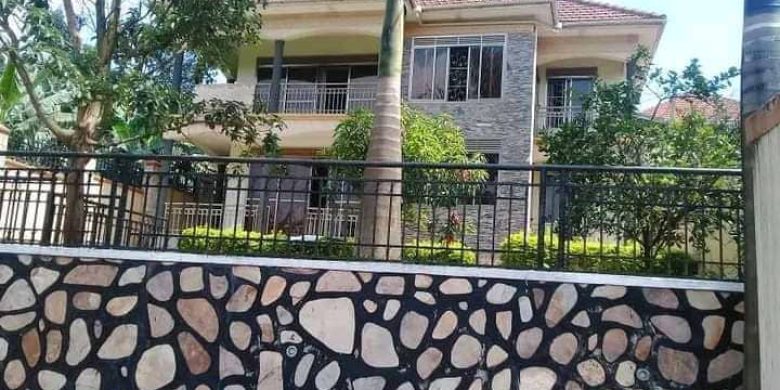 5 bedroom house for sale in Kyanja Komamboga 18 decimals at 800m