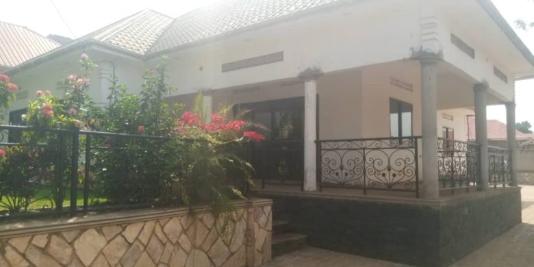 4 bedroom house for sale in Kisaasi at 400m