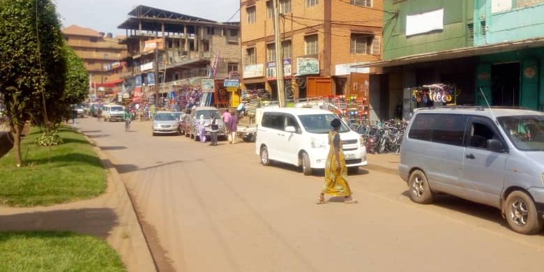 Commercial shops for sale in Katwe 5.2m monthly at 800m