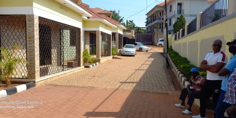 4 rental units for sale in Munyonyo making five million monthly at 600m