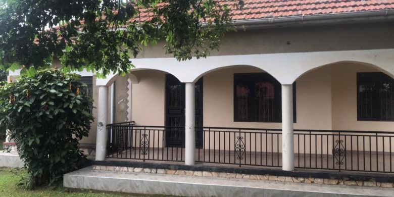 3 bedroom house for sale in Nkumba 27 decimals at 250m