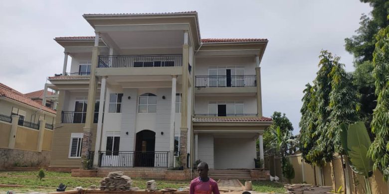 6 bedroom house for sale in Muyenga with pool at $700,000
