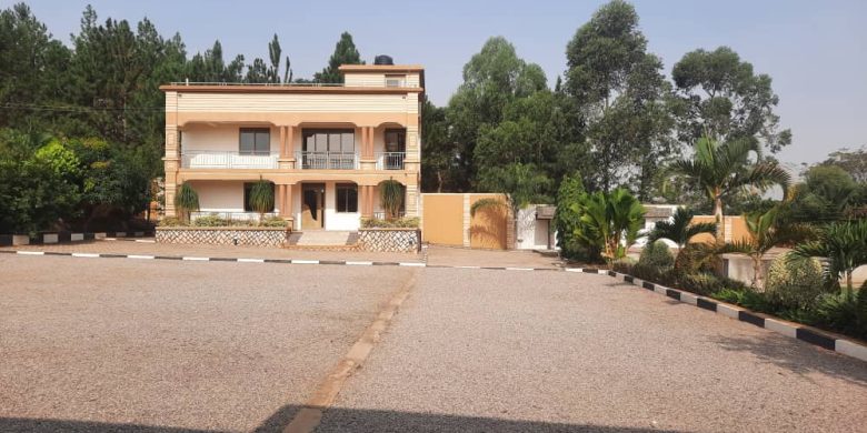 Mansion for sale in Mukono 0n 87 decimals at 850m