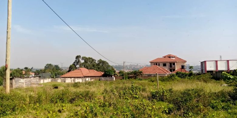 30 decimals of land for sale in Kyanja at 450m