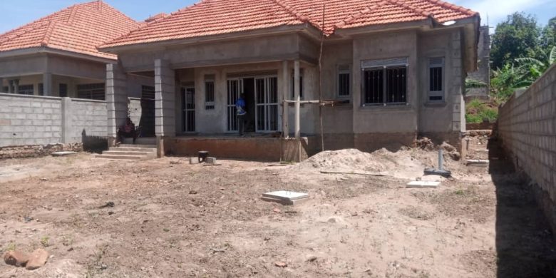 4 bedrooms house for sale in Kyaliwajjala at 190m