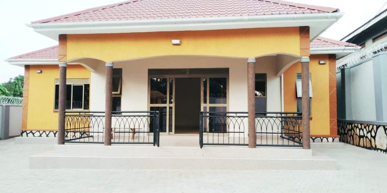 4 Bedrooms house for sale in Namugongo at 370m