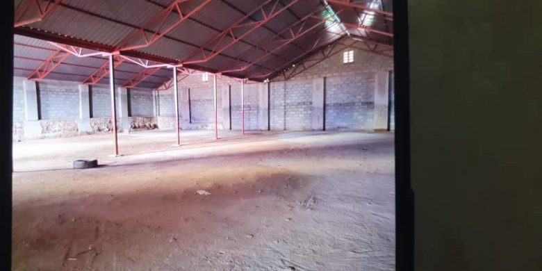 1,200 square meter warehouse for rent in Nalukolongo at 3.5 USD per square meter