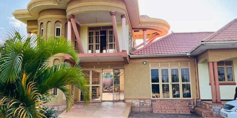 5 bedrooms country home for sale in Gayaza Kiwenda 1.1 acres at 580m