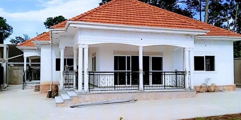 4 bedrooms house for sale in Kira on 25 decimals at 570m