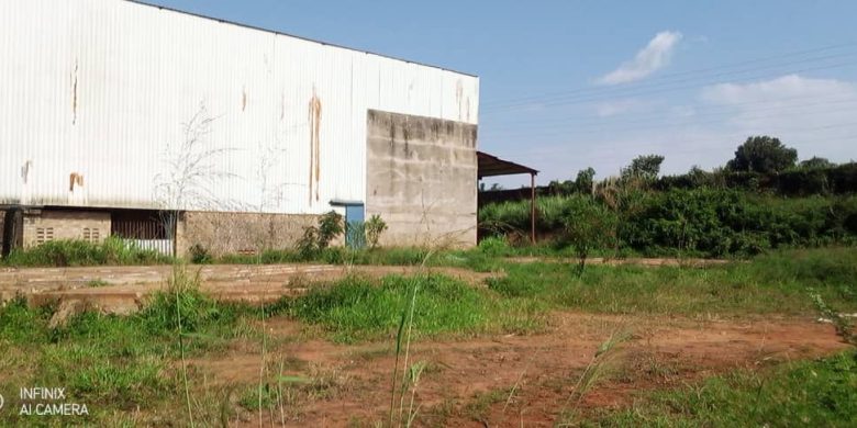 5 acres with a warehouse for sale in Mukono at 800m
