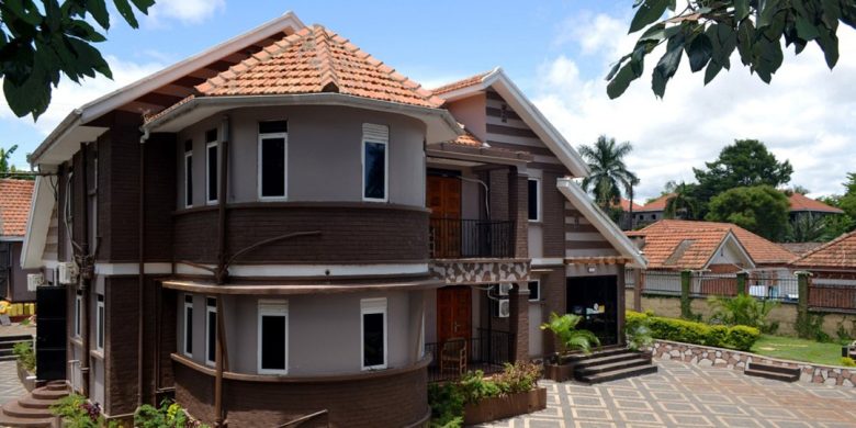 7 bedrooms house for sale in Entebbe with lake view at $800,000