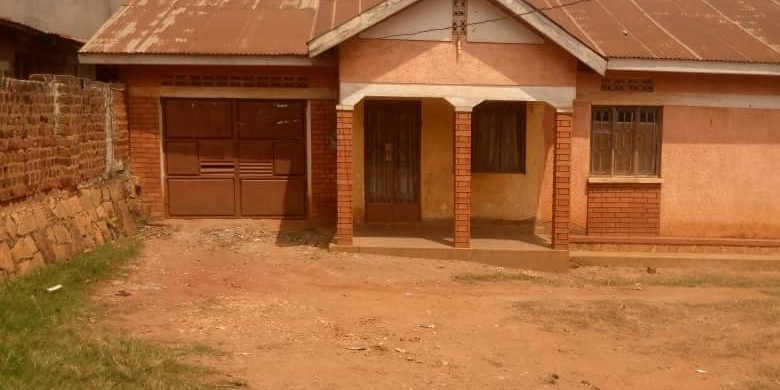 3 bedrooms house for sale in Mbuya at 200m Uganda shillings