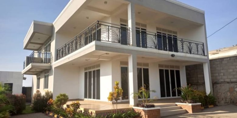 4 bedrooms lake view house for sale in Bweya Kajjansi at 650m