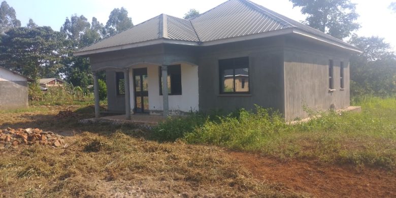 2 bedrooms house for sale in Lira Adekokwok at 95m