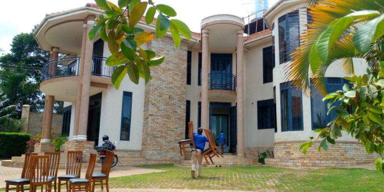 5 bedrooms mansion for rent in Buziga at $2,000