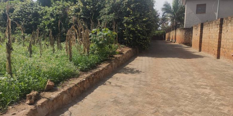 30 decimals plot of land for sale in Muyenga Bukasa at 850m
