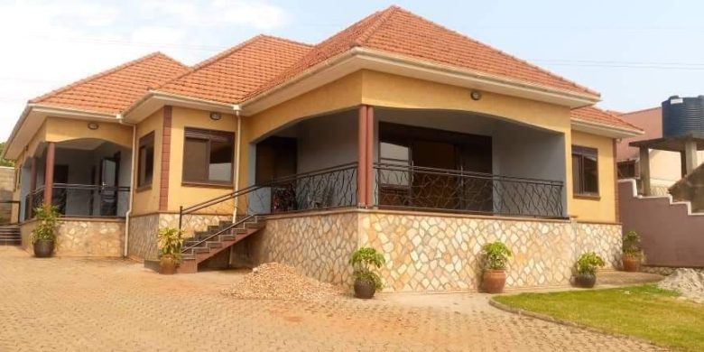 5 bedrooms house for sale in Mbalwa Namugongo 25 decimals at 560m