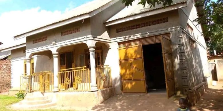 3 bedrooms house for sale in Kawempe 150m
