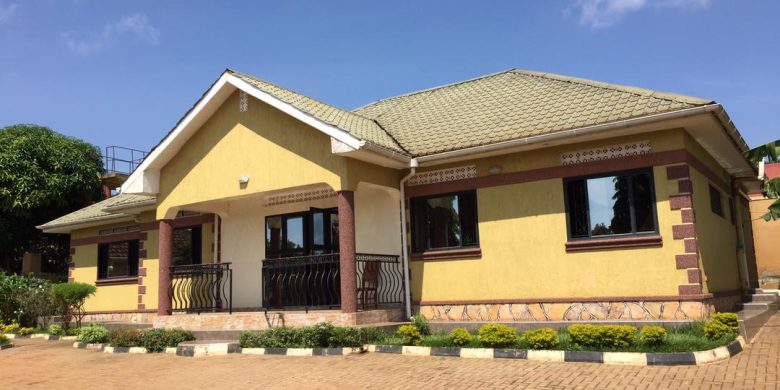 3 bedrooms house for sale in Entebbe at 400m