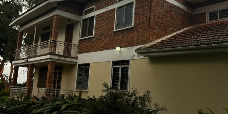 4 bedroom lake view house for sale in Entebbe at 361,000 USD
