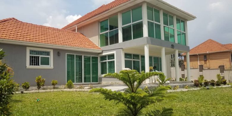 5 bedrooms house for sale in Muyenga Bukasa 30 decimals at $400,000