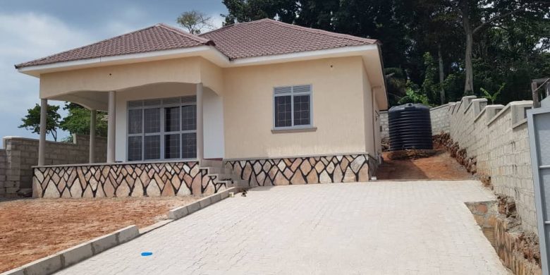 3 bedrooms house for sale in Nkumba at 170m