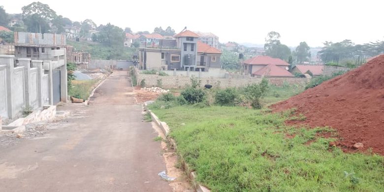 15 decimals of land for sale in Kyanja at 250m
