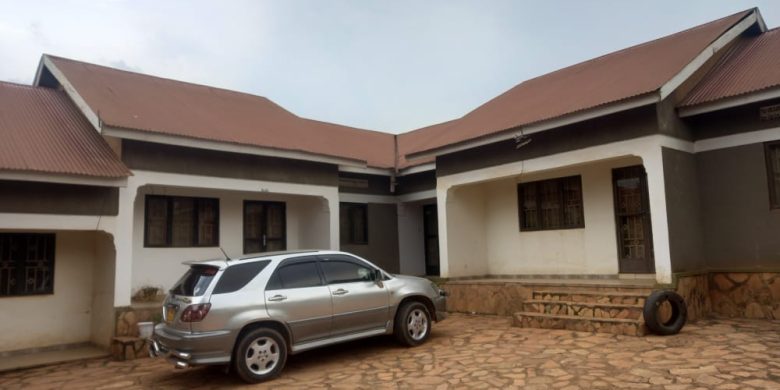 6 rentals with 2 bedrooms each for sale in Kisaasi Kulambiro 3m per month at 400m