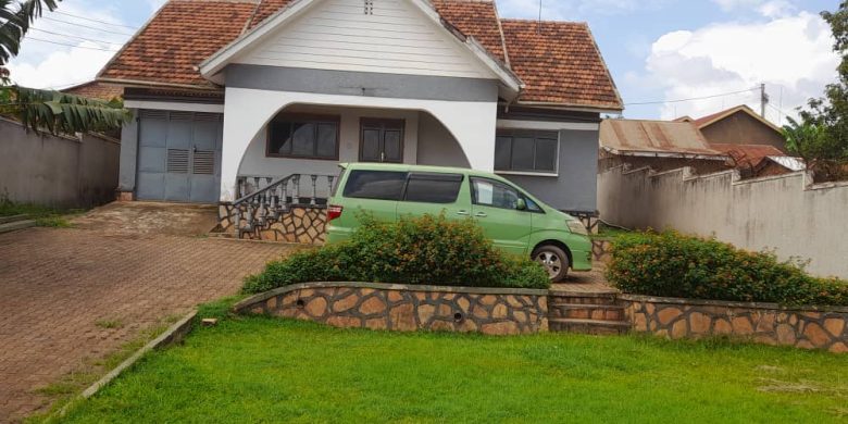 3 bedrooms house for sale in Ntinda Kigowa on 20 decimals at 570m