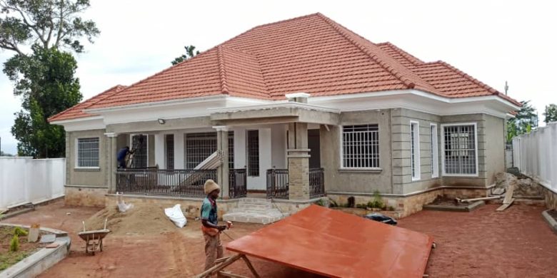 4 bedrooms house for sale in Kira on quarter an acre at 660m