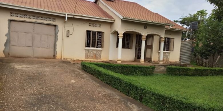 3 bedrooms house for sale in Kitende on 25 decimals at 160m