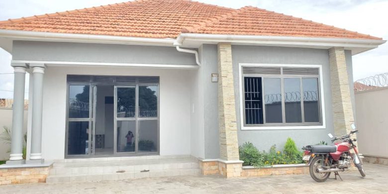 3 bedrooms house for sale in Kyanja Komamboga at 350m