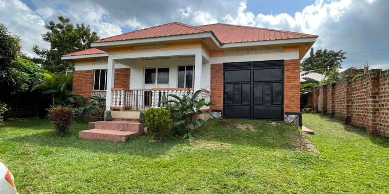 3 bedrooms house for sale in Gayaza Kabanyoro 60x120ft at 120m
