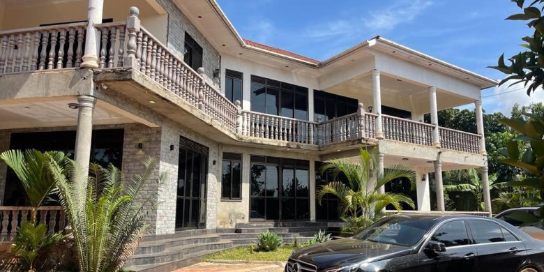 4 bedrooms mansion for sale in Munyonyo 31 decimals at 2.1 Billion Uganda shillings