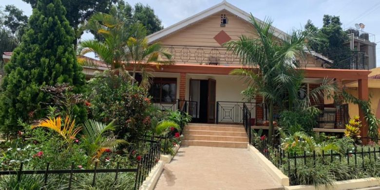 4 bedrooms mansion for sale in Bukoto 39 decimals at 425,000 USD