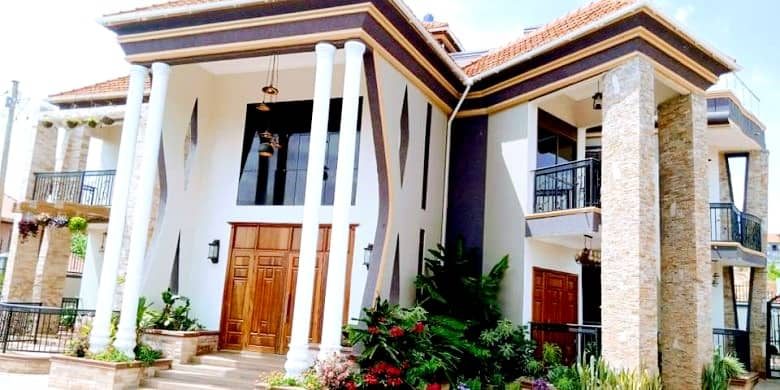 5 bedrooms house for sale in Kyanja 25 decimals at 1.3 billion shillings