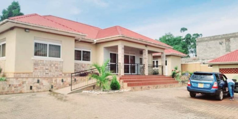 4 bedrooms house for sale in Kira Nsasa 25 decimals at 370m