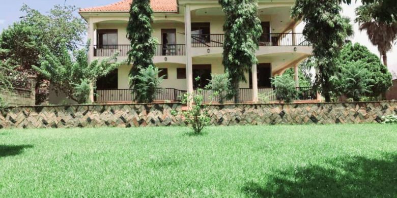 5 bedrooms house for sale in Kiwatule on half acre at 750,000 USD