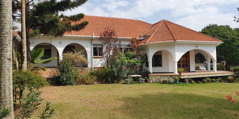 4 bedrooms house for sale in Muyenga on 25 decimals at 550,000 USD