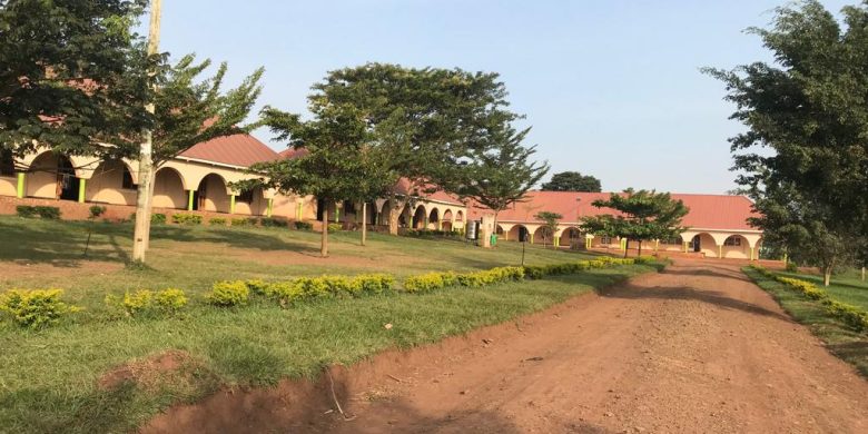 15 acres primary school for sale in Zirobwe Gayaza at 6 Billion shillings