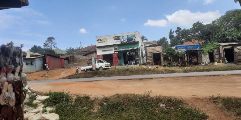 17 decimals commercial plot for sale in Maganjo Bombo road at 550m