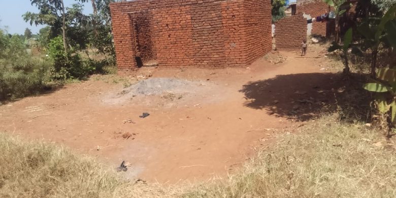 40x130ft plot for sale in Kasanja Mbale City at 31m
