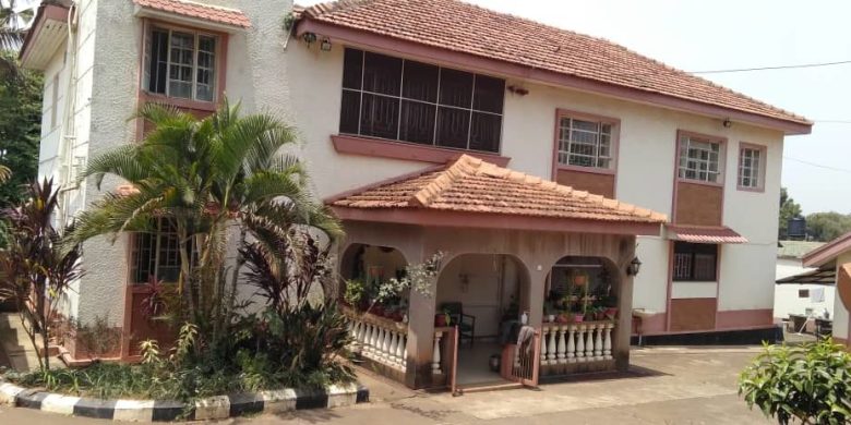 4 bedrooms house for sale in Bugolobi 42 decimals at $650,000