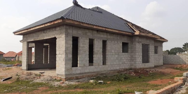 4 bedrooms house for sale in Nkumba Entebbe at 250m