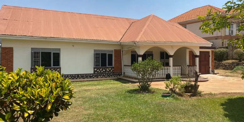 2 houses for sale in Entebbe 40 decimals at 900m